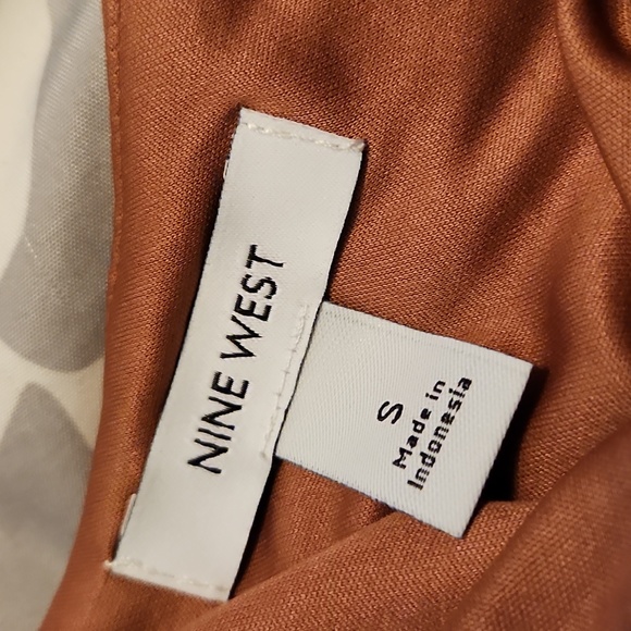 Top - Picture 2 of 4